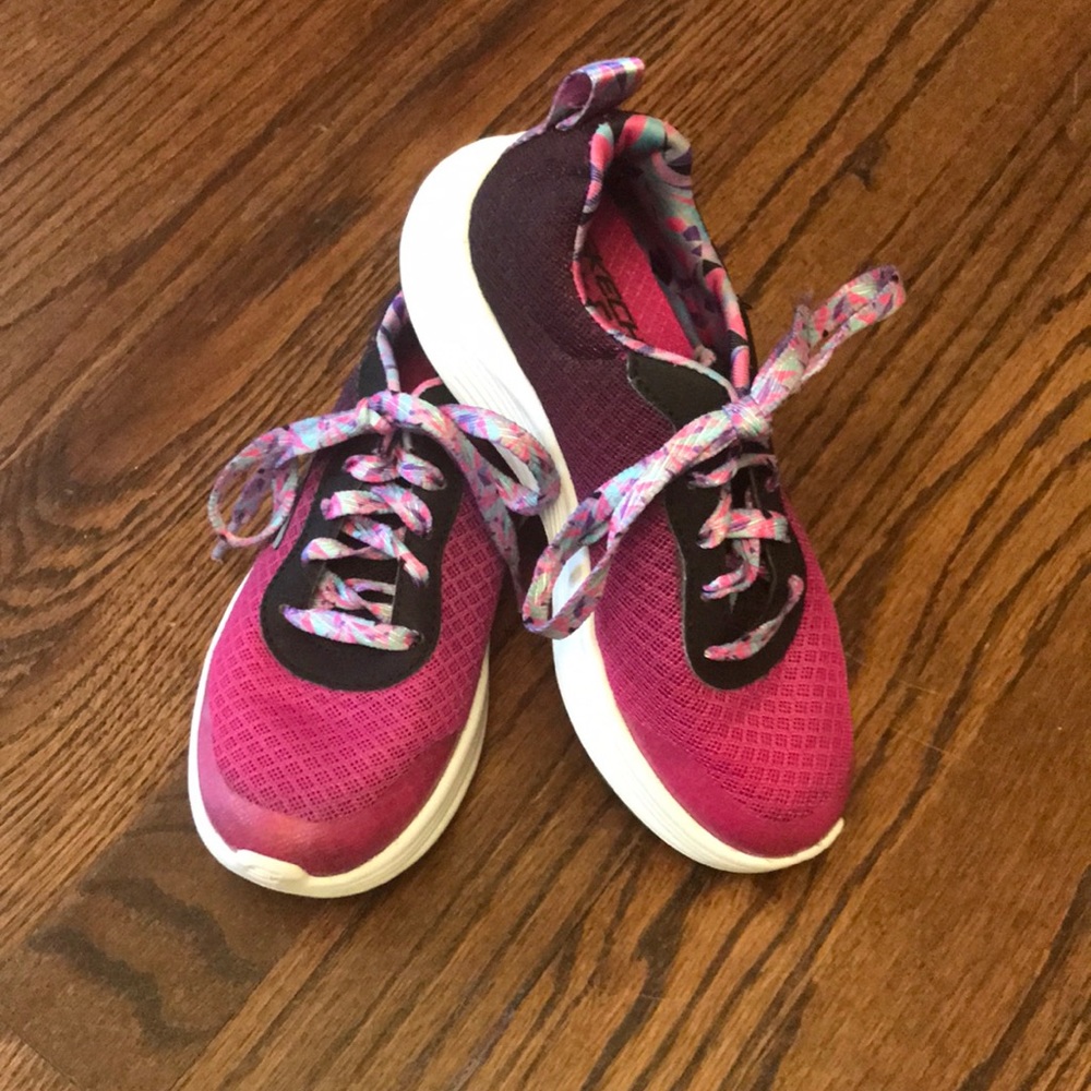 Skechers tennis shoes